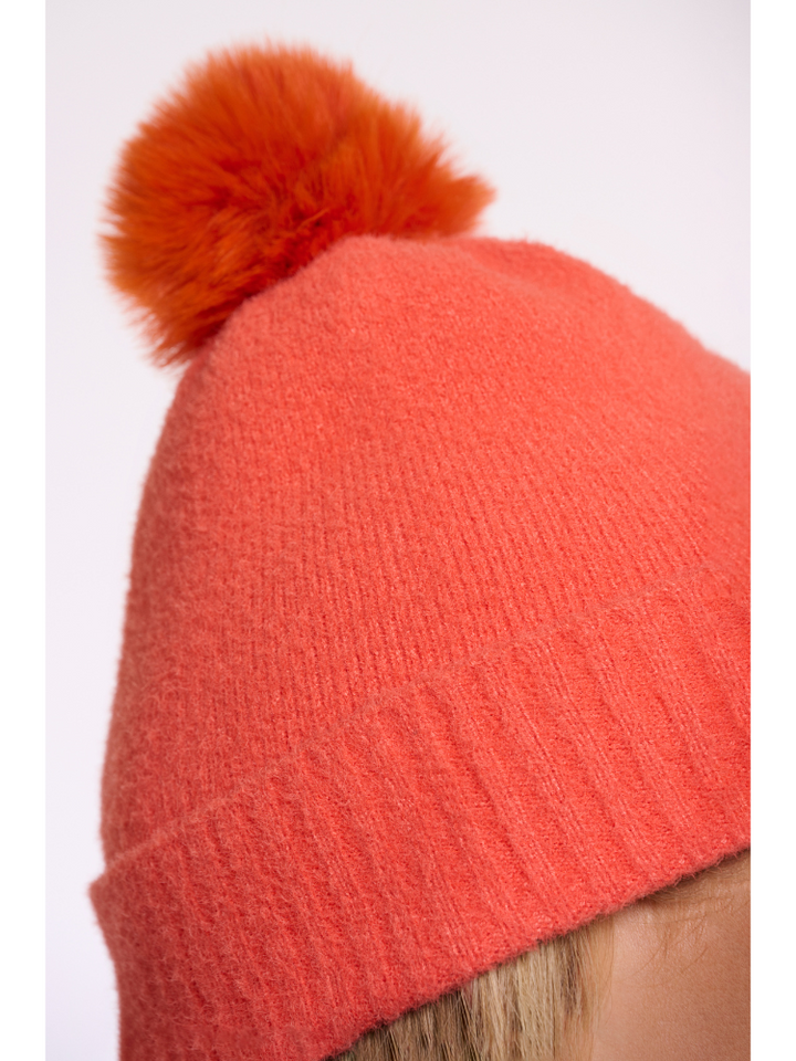 Vera | Women’s soft knit beanie with faux fur pom