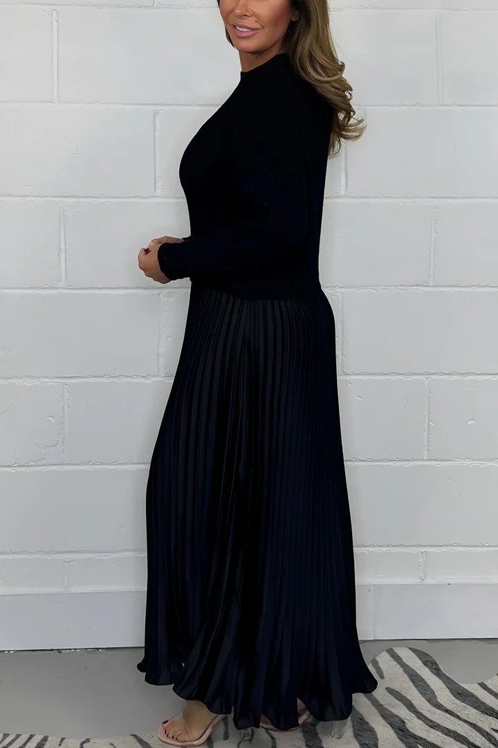 Ellie | Women’s knitted sweater with folded collar and cable pattern
