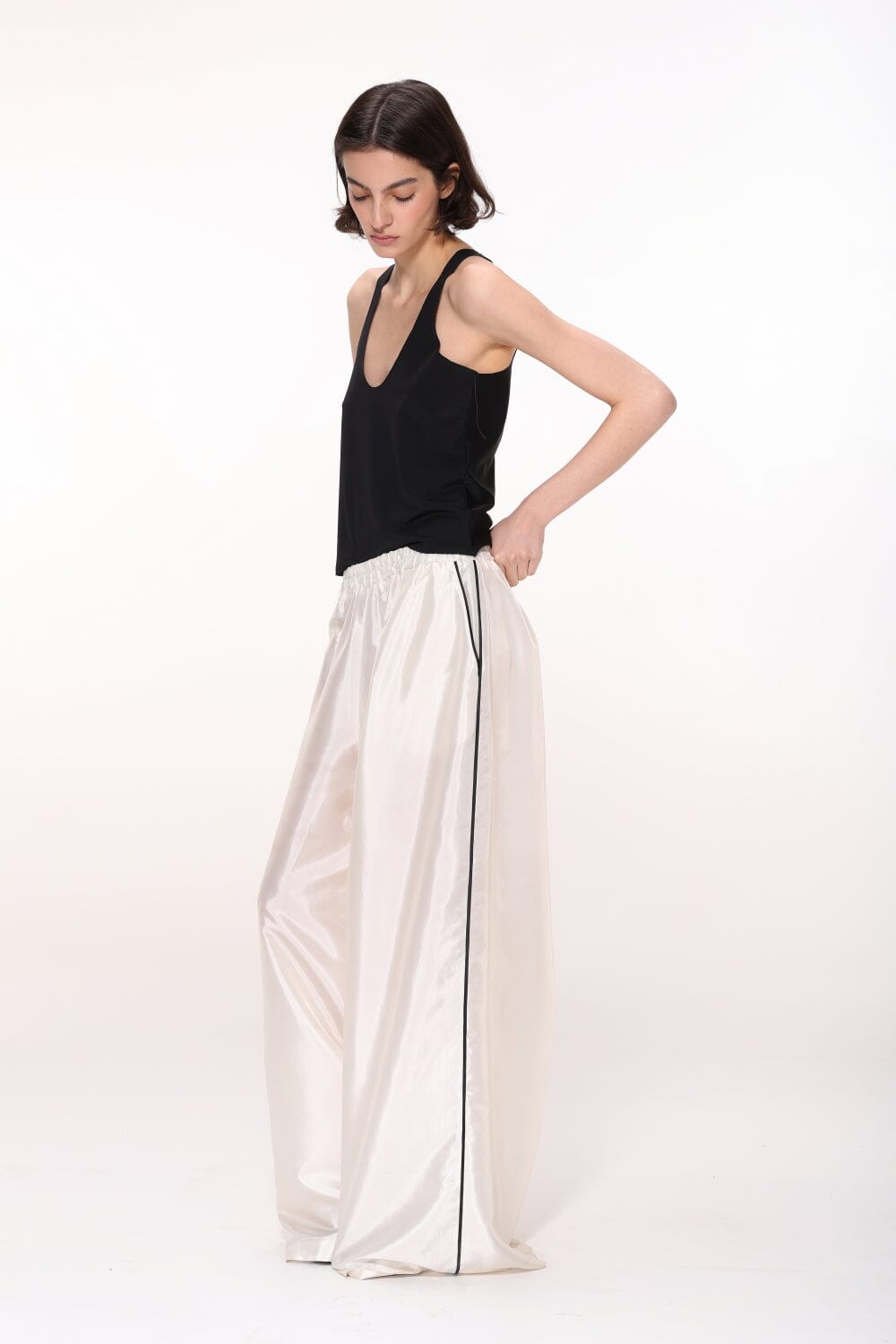 Melissa | Women’s sleeveless top with deep neckline and relaxed fit