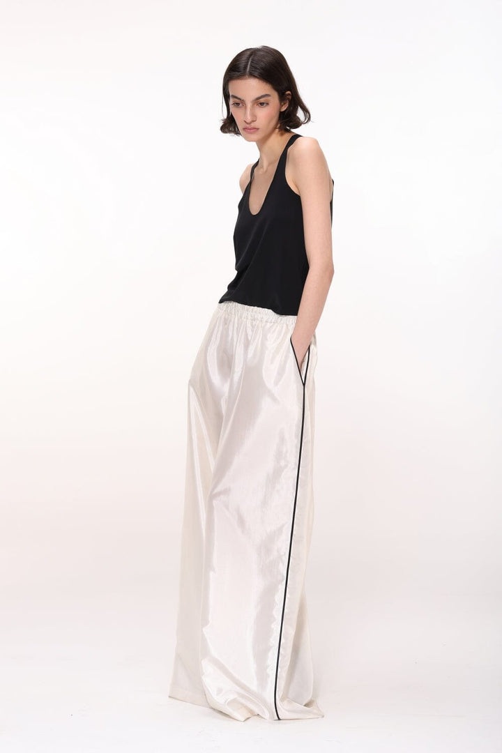 Melissa | Women’s sleeveless top with deep neckline and relaxed fit