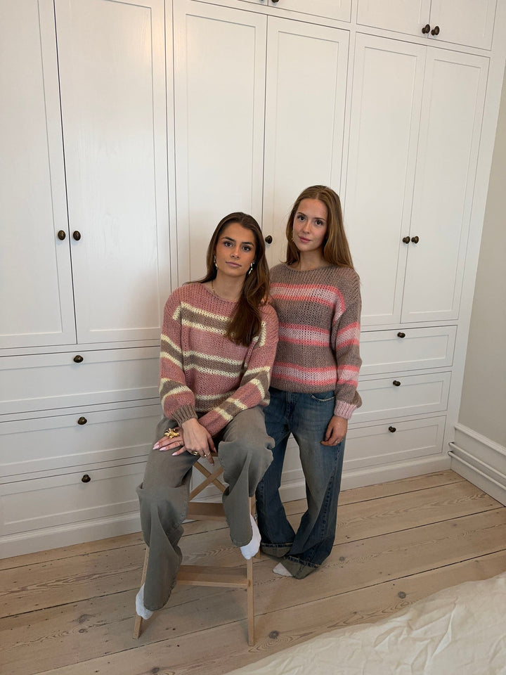 Elowen | Women’s knit sweater with striped waist design