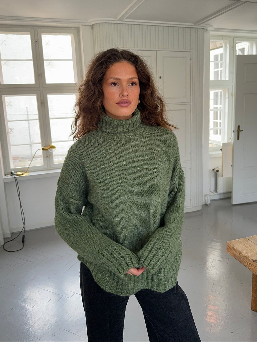 Morgan | Women’s turtleneck with ribbed long sleeve design