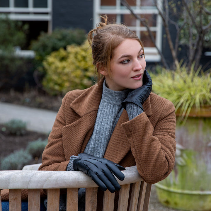 Hazel  | Women’s winter gloves with knit cuffs and stitched detail