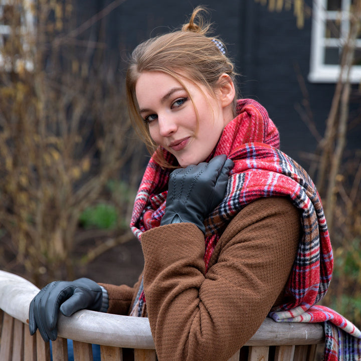 Hazel  | Women’s winter gloves with knit cuffs and stitched detail